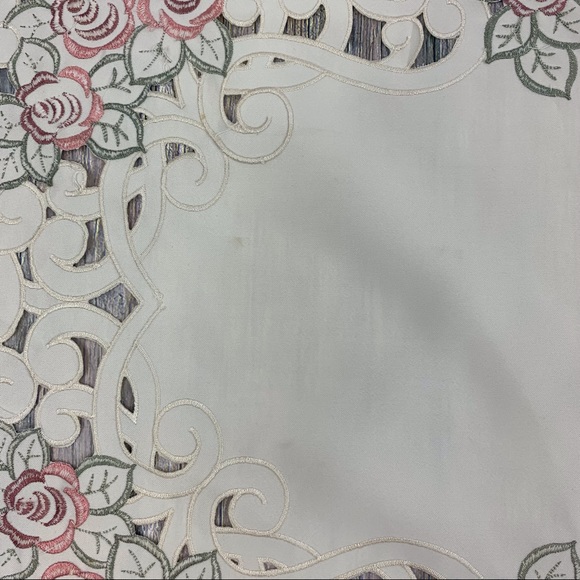 Handmade Embroidered Floral Table Runner - Picture 11 of 14